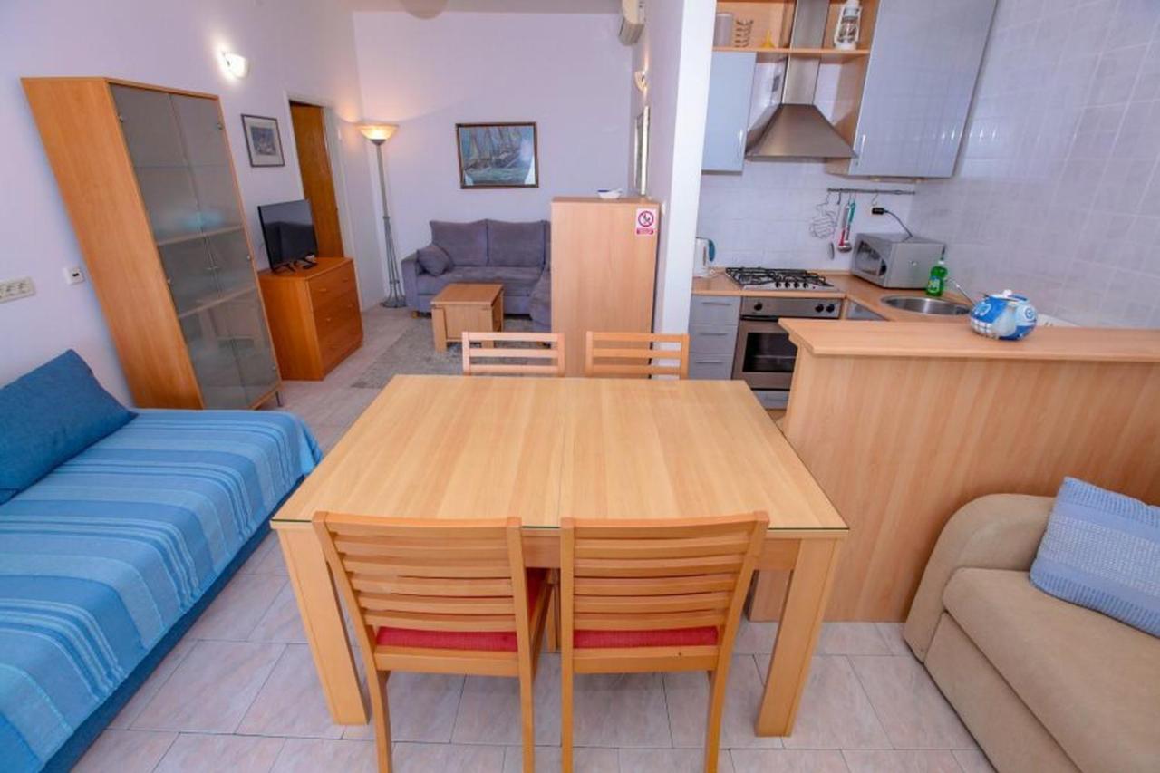 Vila Pinet Appartement Brist Buitenkant foto