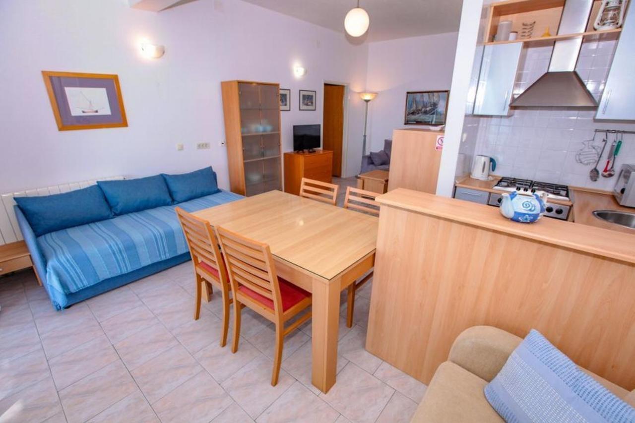 Vila Pinet Appartement Brist Buitenkant foto