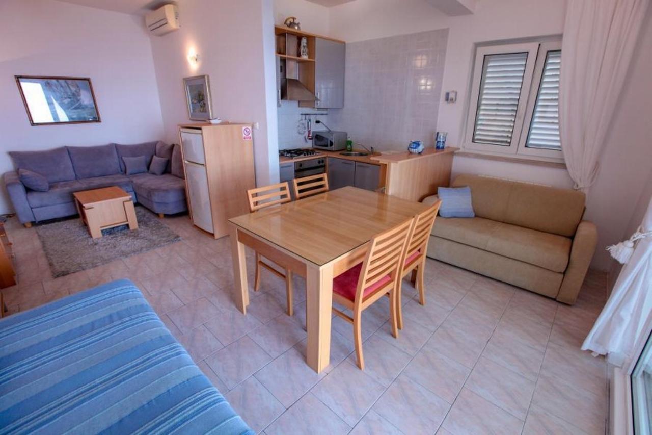 Vila Pinet Appartement Brist Buitenkant foto